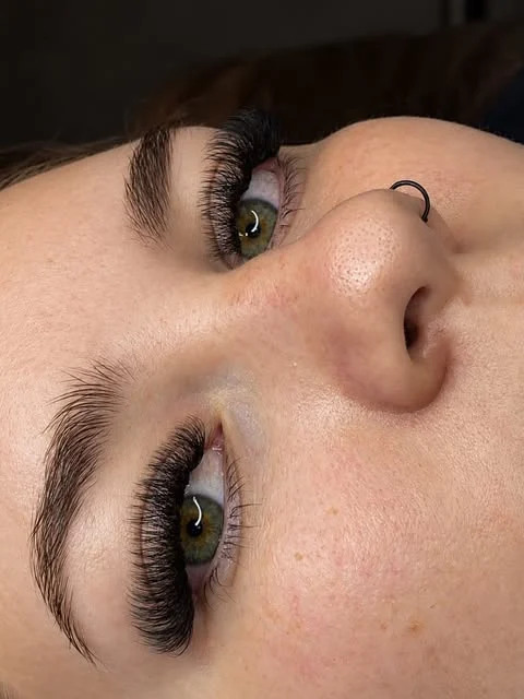 Extensão de cílios em volume egípcio, olhos abertos